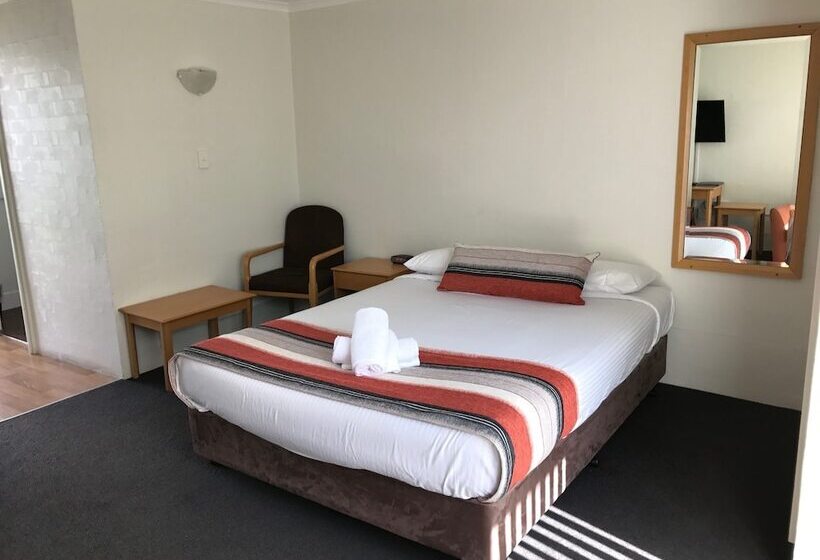 Bathurst Studio Apartments