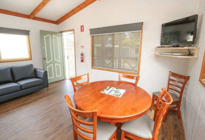 Aquarius Apartments And Cabins