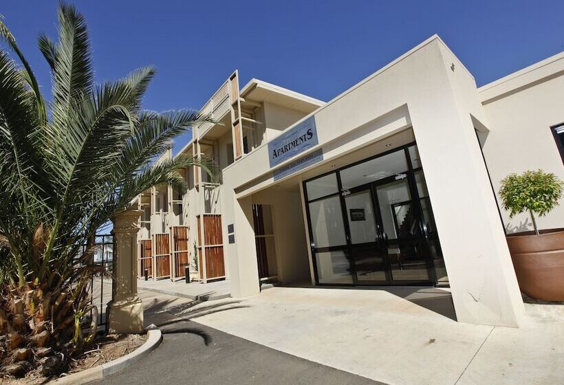 Aquarius Apartments And Cabins