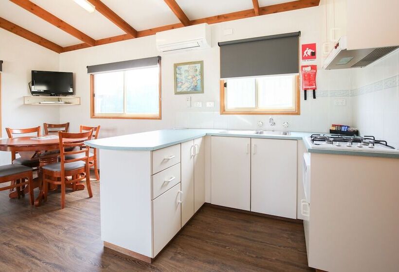 Aquarius Apartments And Cabins