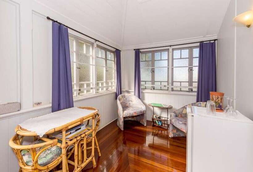 Auckland Hill Bed & Breakfast