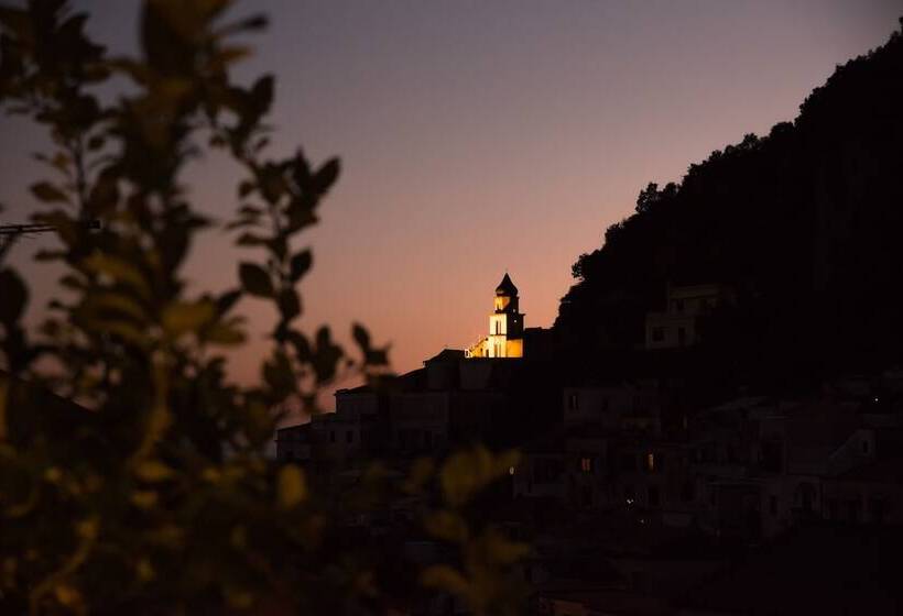 تختخواب و صبحانه Amalfi Luxury House
