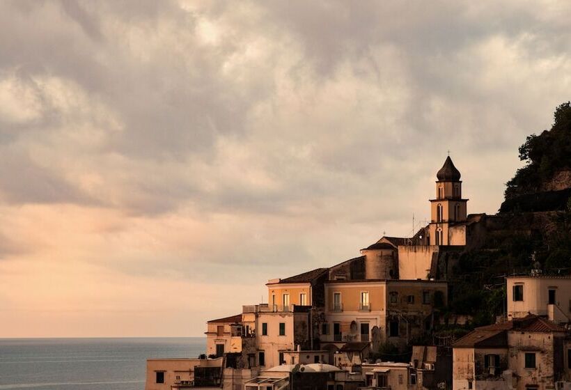 تختخواب و صبحانه Amalfi Luxury House