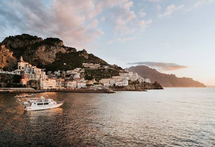 تختخواب و صبحانه Amalfi Luxury House