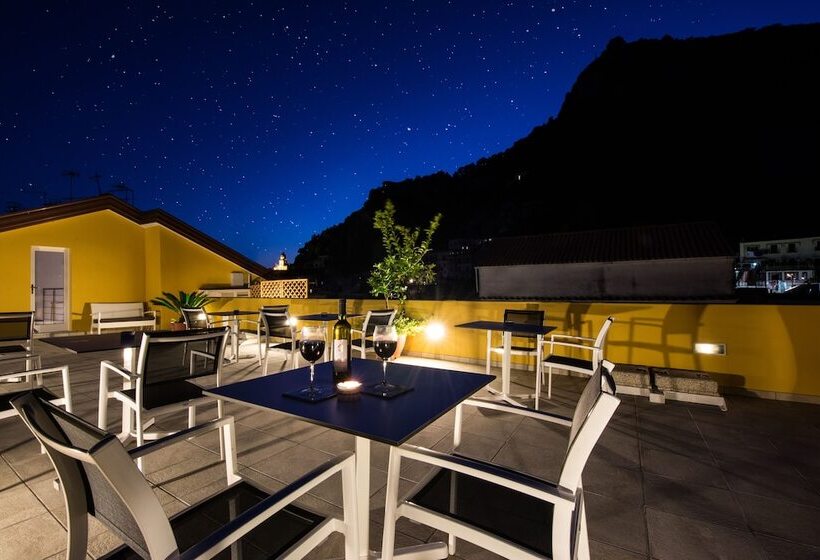 تختخواب و صبحانه Amalfi Luxury House