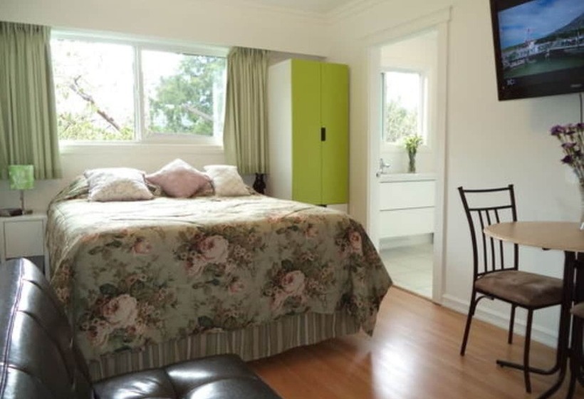 민박 Enchanted Rainforest Guesthouse