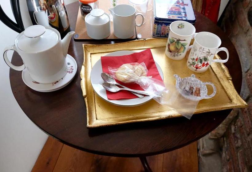 مبيت وإفطار Hill House Hall