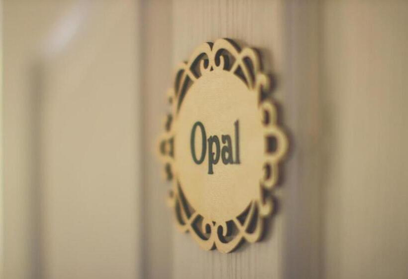 تختخواب و صبحانه Rae Leigh Heights Bnb