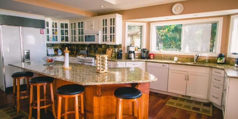 تختخواب و صبحانه Rae Leigh Heights Bnb