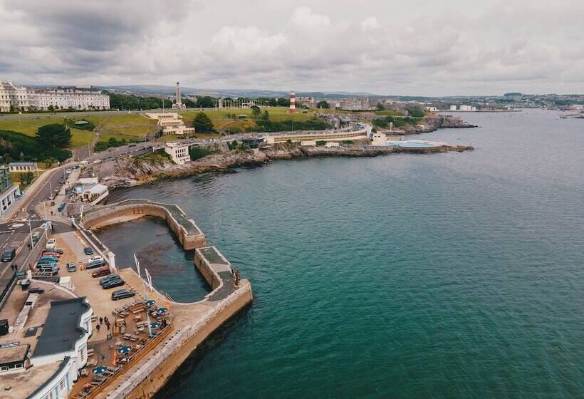 تختخواب و صبحانه Sea Breezes Guest House