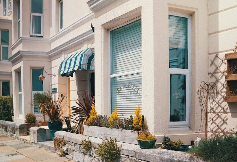 تختخواب و صبحانه Sea Breezes Guest House