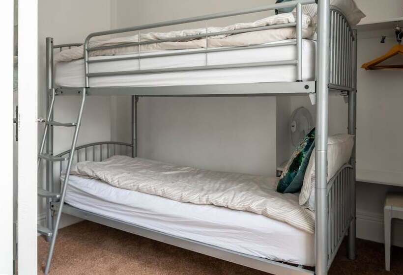 تختخواب و صبحانه Sea Breezes Guest House