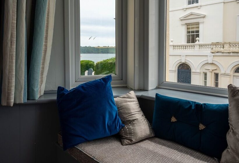 تختخواب و صبحانه Sea Breezes Guest House