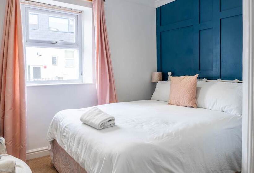 تختخواب و صبحانه Sea Breezes Guest House