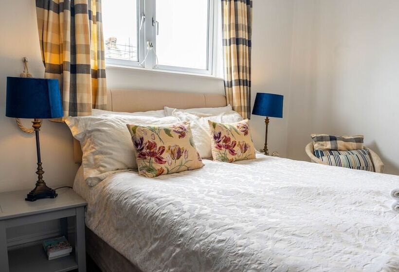 تختخواب و صبحانه Sea Breezes Guest House