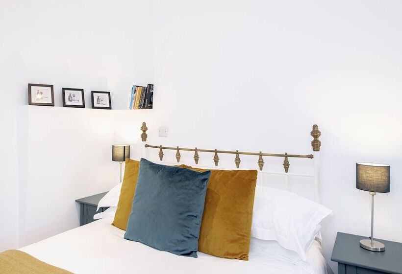 민박 The Old Parsonage