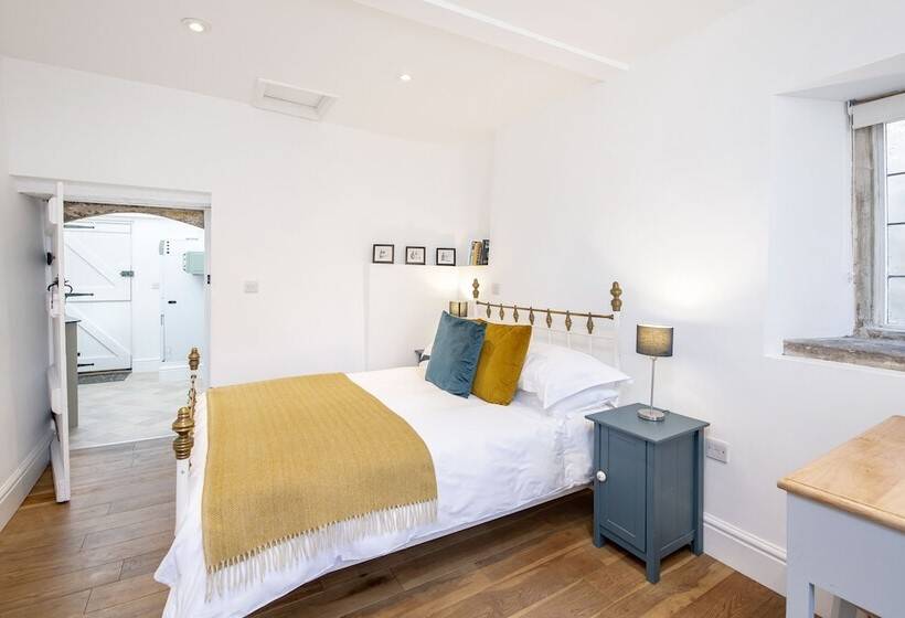 민박 The Old Parsonage