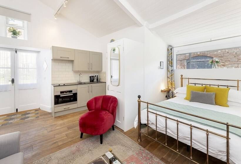 민박 The Old Parsonage