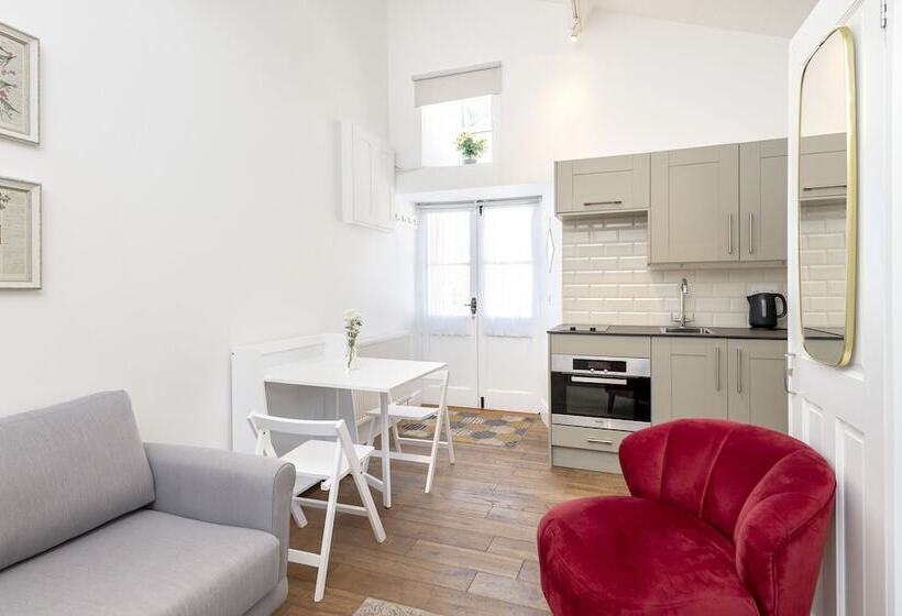 민박 The Old Parsonage