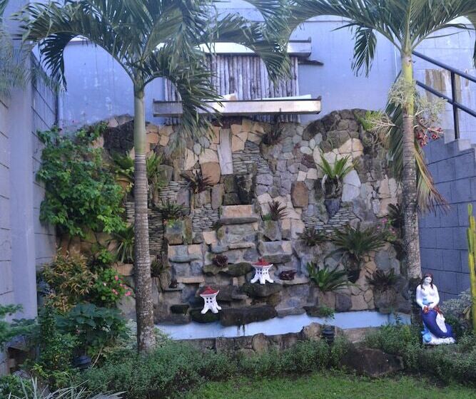 Chateau Beatrice Bed & Breakfast