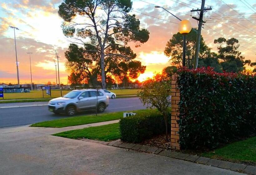 City Park Motel And Apartments