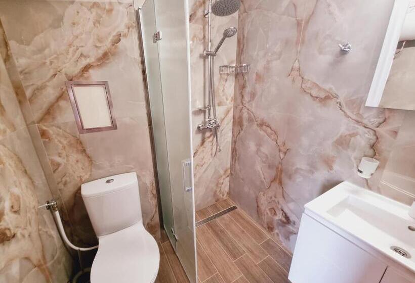 Diamond Apart Complex