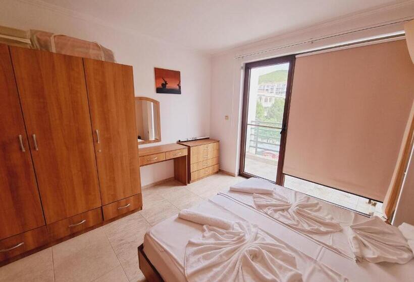 Diamond Apart Complex