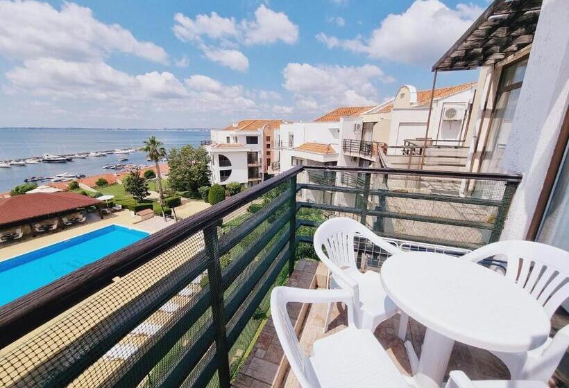 Diamond Apart Complex