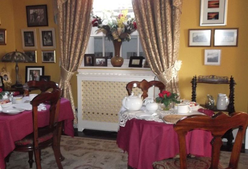 Holly House Bed & Breakfast & Apartments