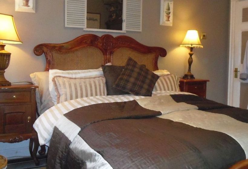 Holly House Bed & Breakfast & Apartments