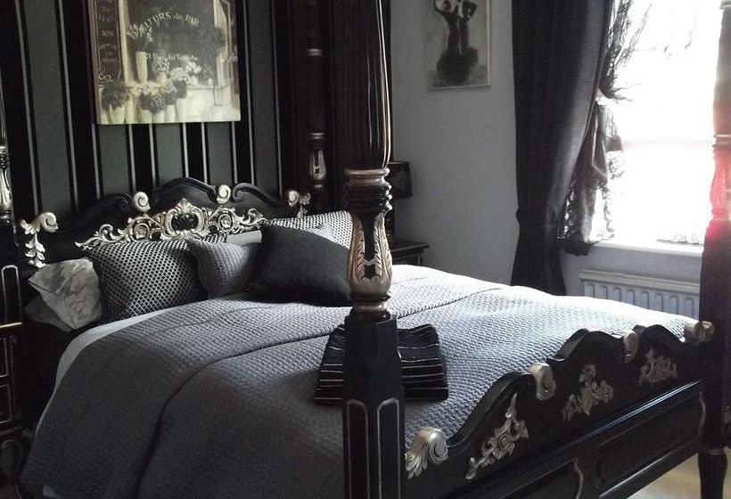 Holly House Bed & Breakfast & Apartments