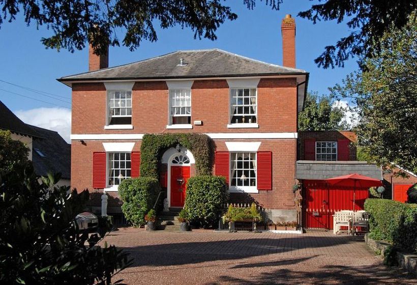 Holly House Bed & Breakfast & Apartments