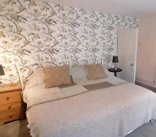 هتل Anzac Street B+bistro