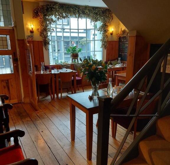 هتل Anzac Street B+bistro