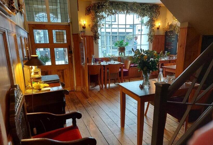 هتل Anzac Street B+bistro