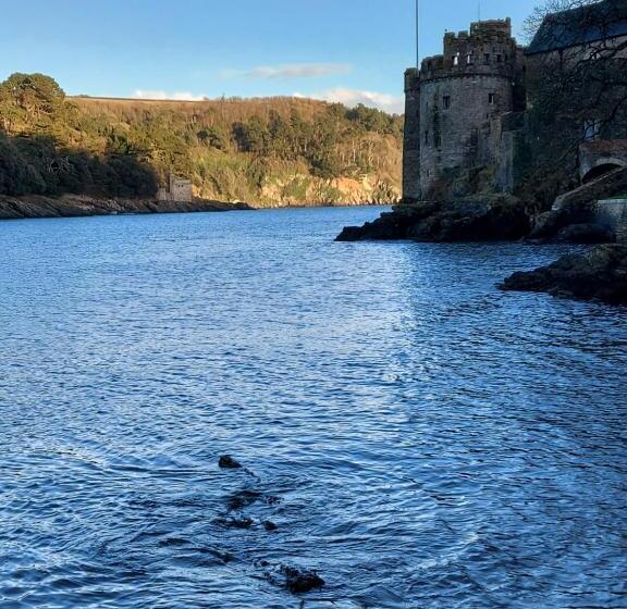 هتل Anzac Street B+bistro