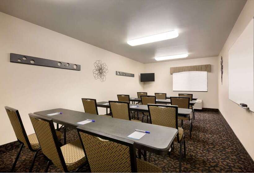 هتل Baymont By Wyndham Glendive