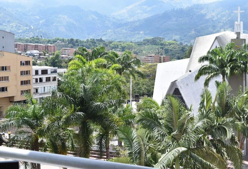 Отель Bolivar Plaza