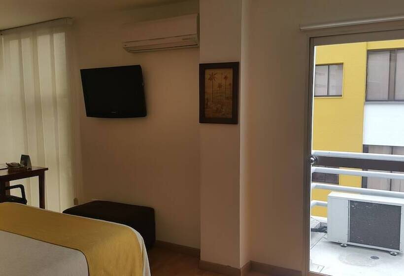 Отель Bolivar Plaza