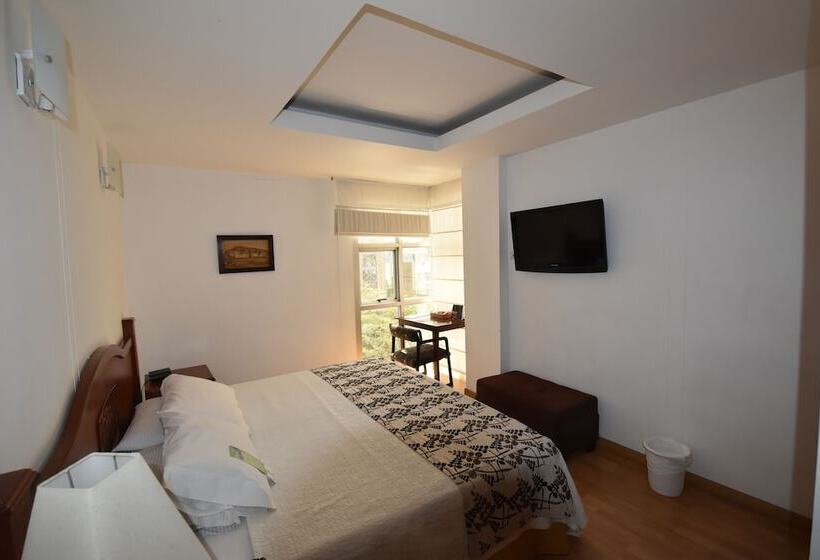 Отель Bolivar Plaza