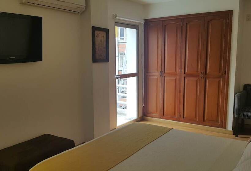 Отель Bolivar Plaza