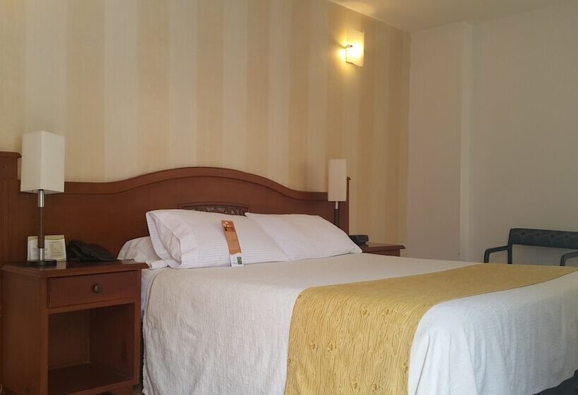 Отель Bolivar Plaza