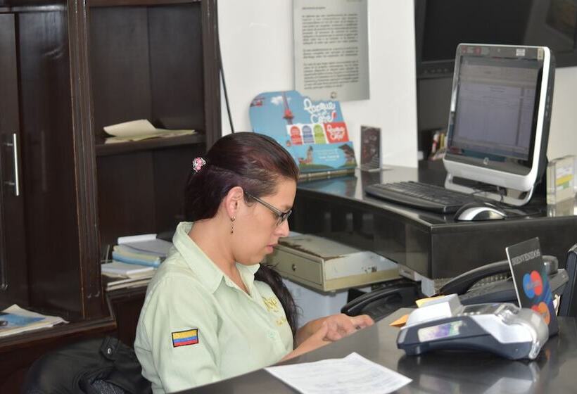 Отель Bolivar Plaza