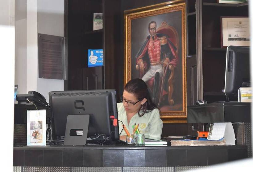 Отель Bolivar Plaza