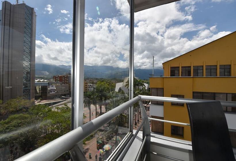 Отель Bolivar Plaza