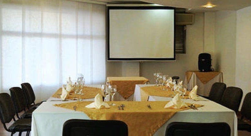 Отель Bolivar Plaza