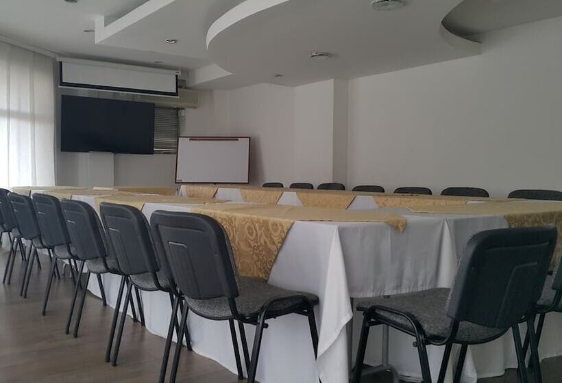 Отель Bolivar Plaza