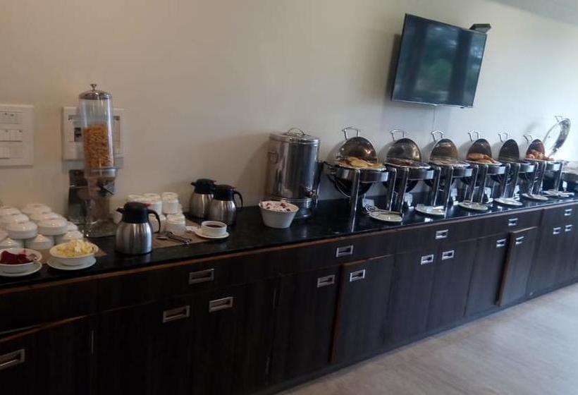 هتل Clarks Inn Hampi