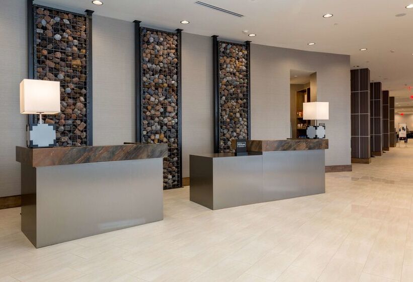 ホテル Doubletree By Hilton Evansville