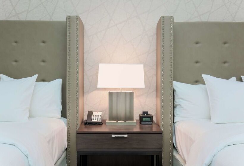 ホテル Doubletree By Hilton Evansville